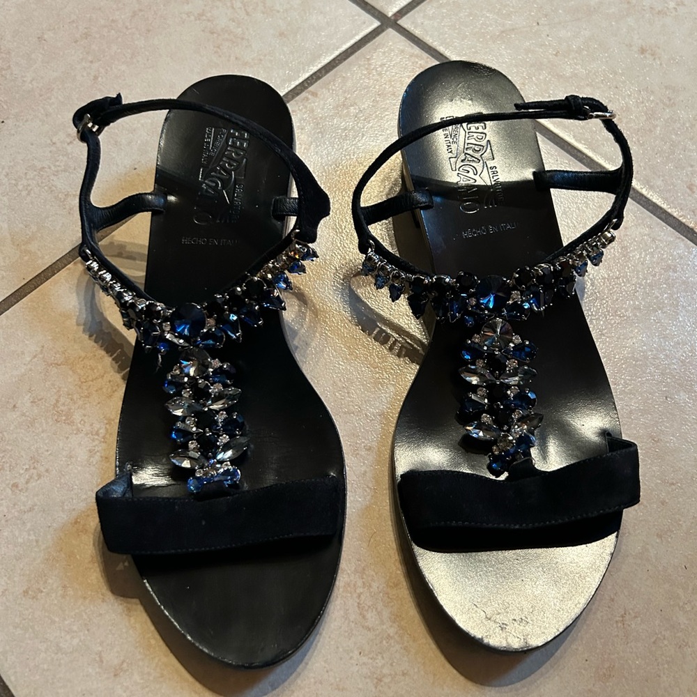 Salvatore Ferragamo- Elsie jewel sandals

US: women’s 6 or 6.5
UK: 37 or 37.5